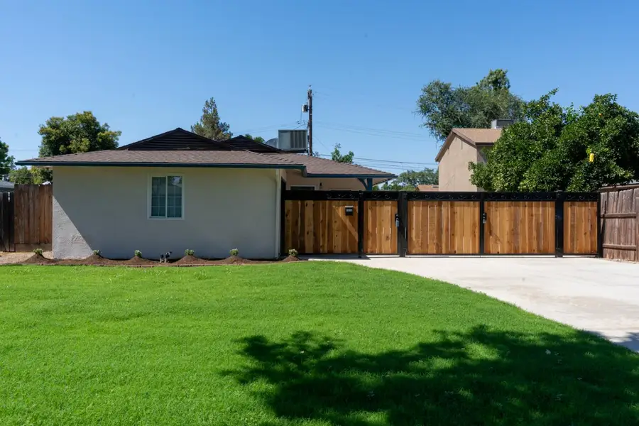 1013 E Garland, Fresno, CA 93704 - #3