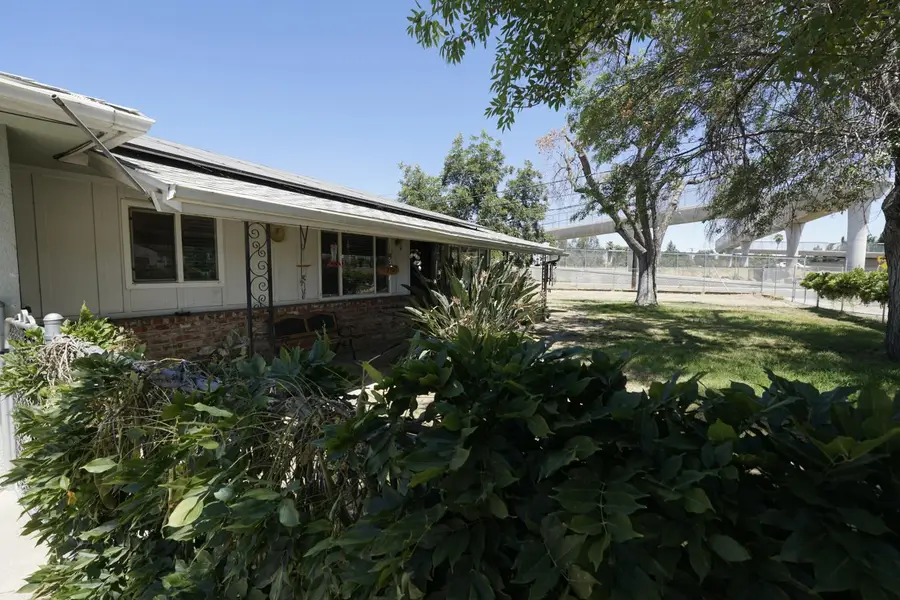 735 N Winery Avenue, Fresno, CA 93727 - #2