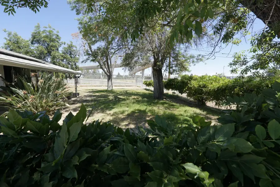 735 N Winery Avenue, Fresno, CA 93727 - #3