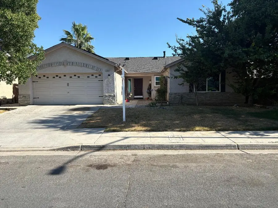 5583 W Floradora Avenue, Fresno, CA 93722 - #3
