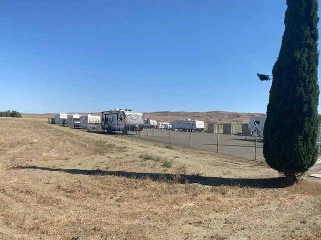 1075 W Elm Avenue, Coalinga, CA 93210 - #3