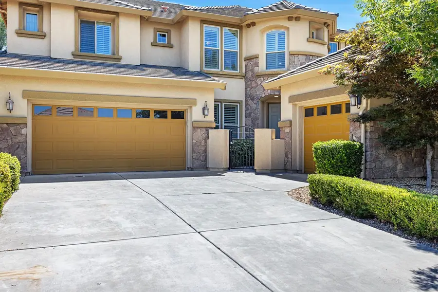 1135 N Whittier Avenue, Clovis, CA 93611 - #2