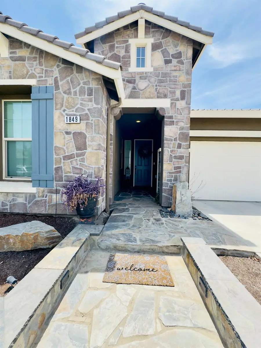 1849 W Porter Avenue, Visalia, CA 93291 - #3