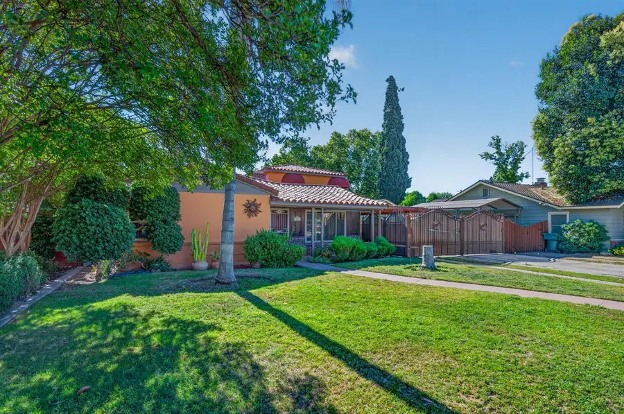 2218 N Arthur Avenue, Fresno, CA 93705 - #2