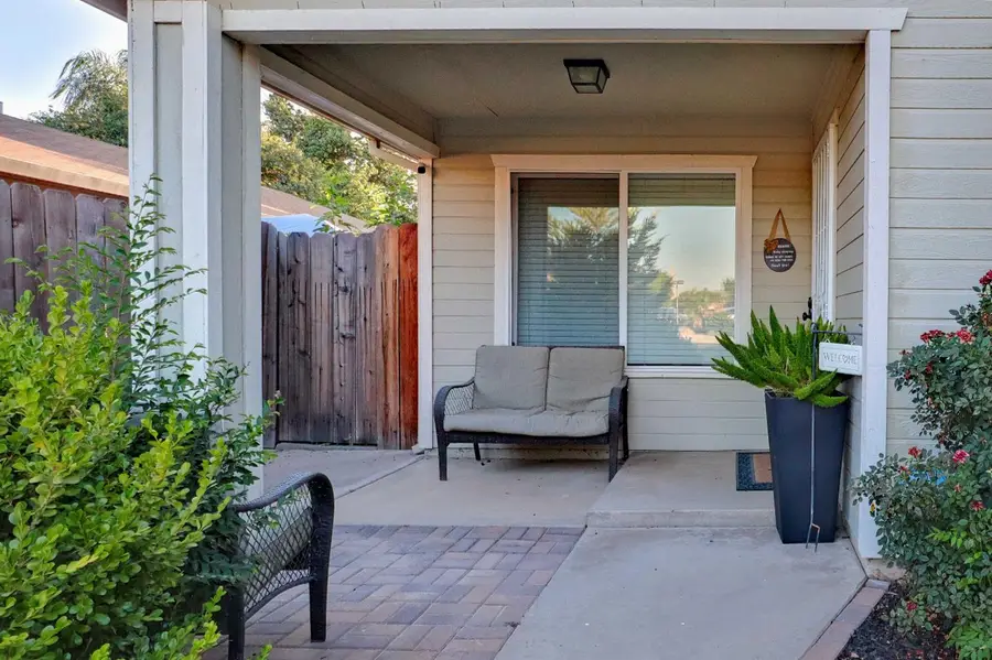 1021 12th Avenue, Kingsburg, CA 93631 - #2