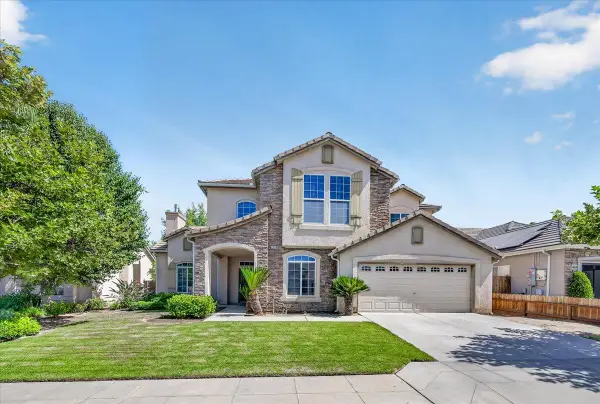 1114 E Oakmont Avenue, Fresno, CA 93730