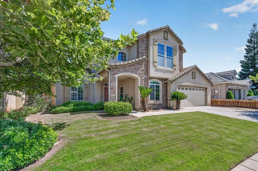1114 E Oakmont Avenue, Fresno, CA 93730 - #2