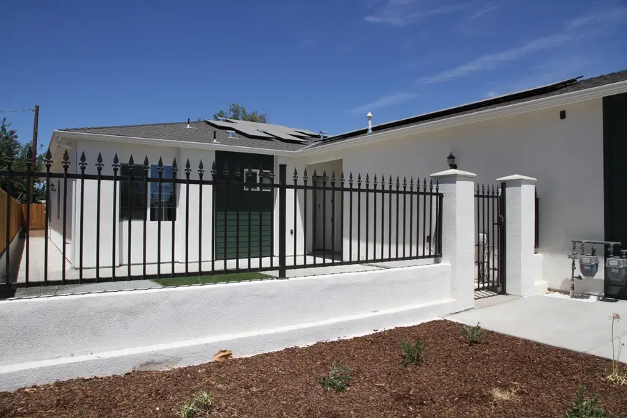 728 W Vassar Avenue N, Fresno, CA 93705 - #2