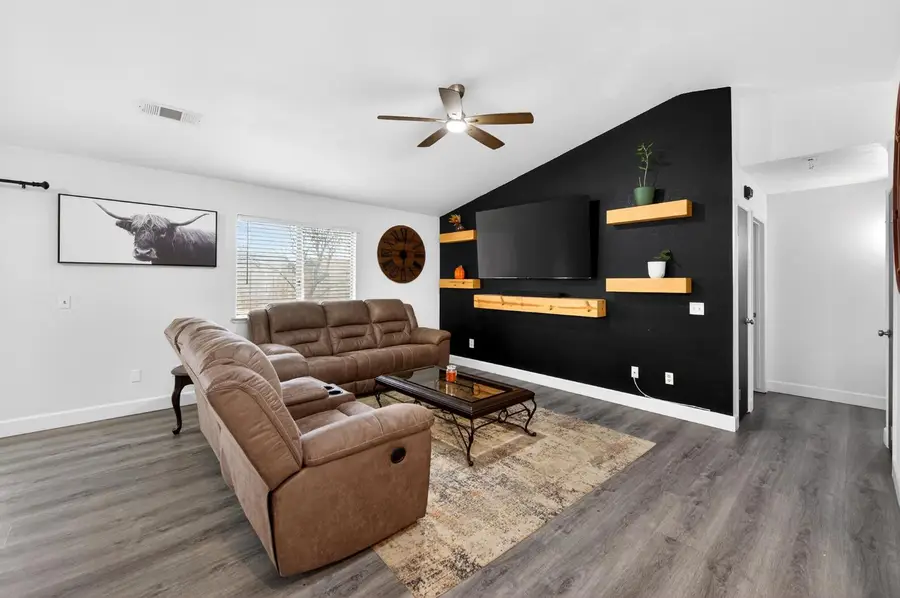 2035 W Oriole Avenue, Visalia, CA 93291 - #2
