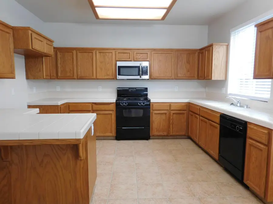 5294 W Norwich, Fresno, CA 93722 - #3