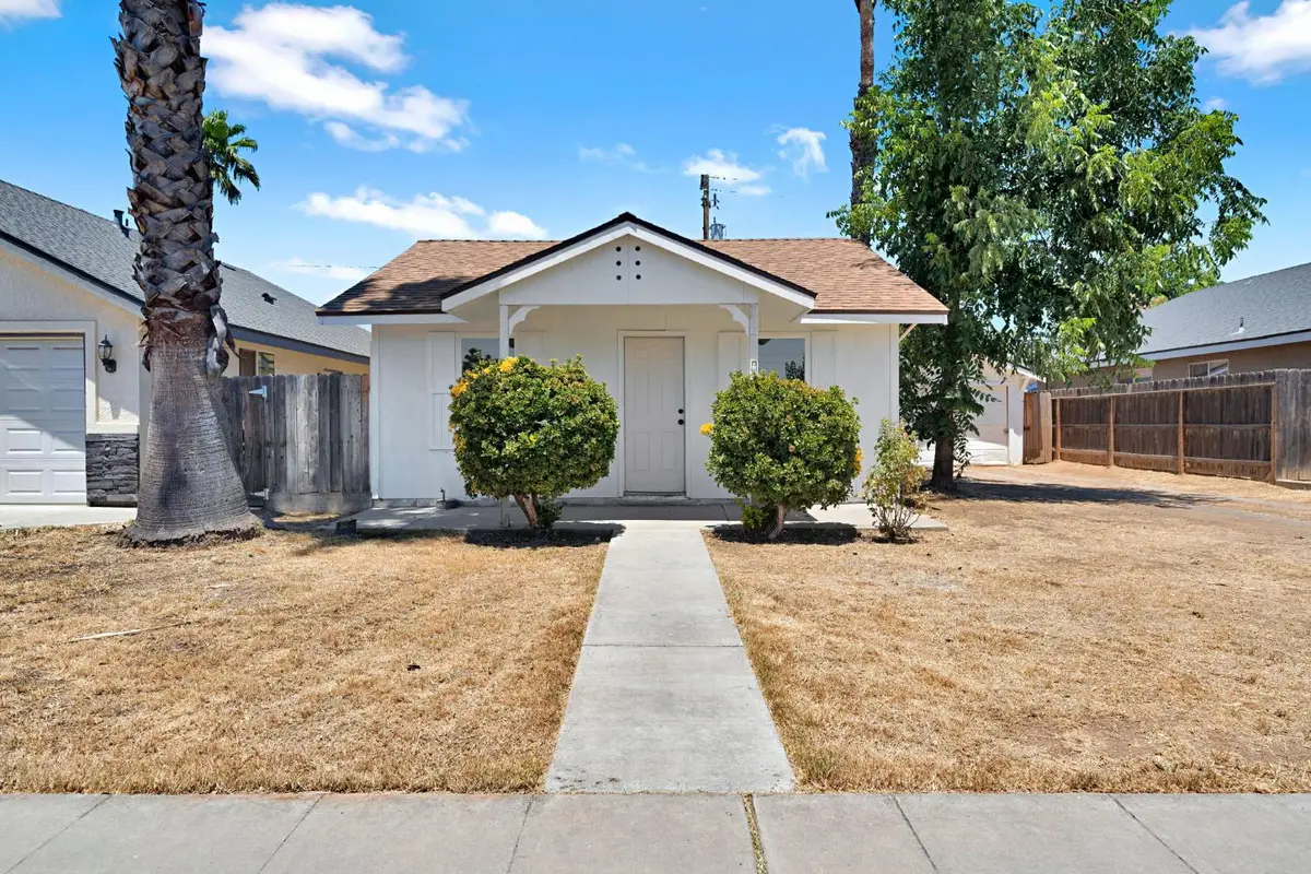 330 W Beechwood Avenue, Pinedale, CA 93650 - #1