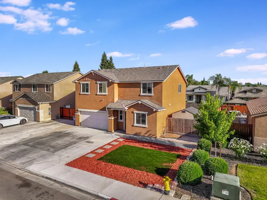 1869 E Gum Avenue, Reedley, CA 93654 - #2