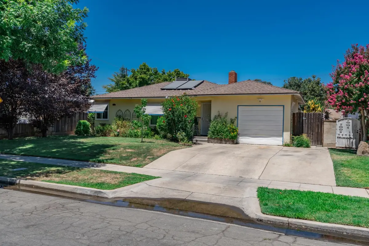 1026 W Dayton Avenue, Fresno, CA 93705 - #1