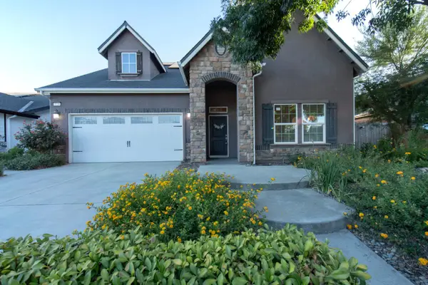 3728 W Ceres Court, Visalia, CA 93291