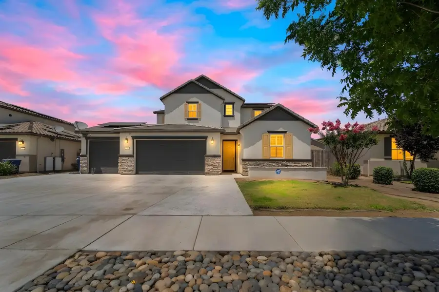 763 Howard Street, Kingsburg, CA 93631 - #2