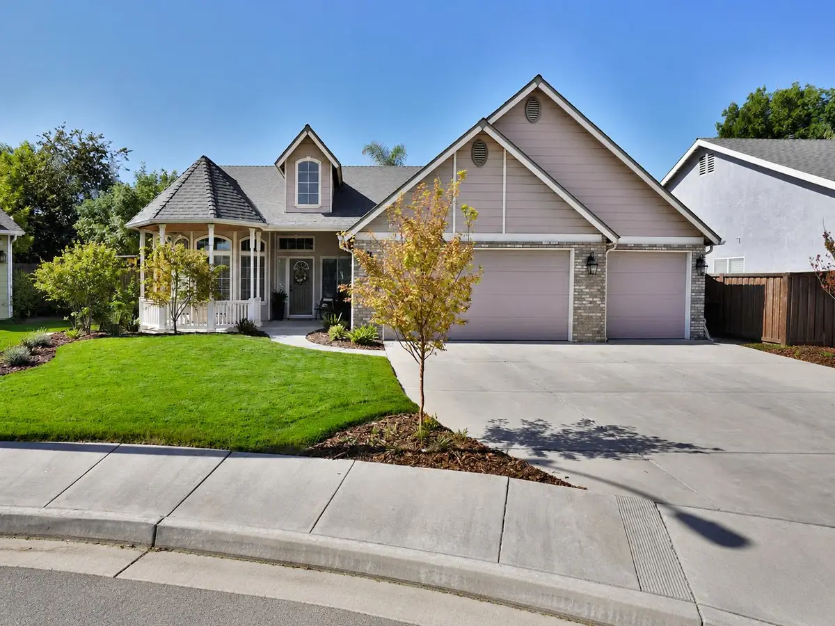 1059 W Julia Way, Hanford, CA 93230 - #1