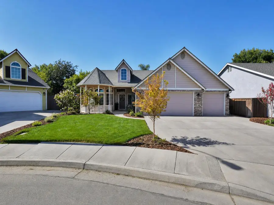 1059 W Julia Way, Hanford, CA 93230 - #2