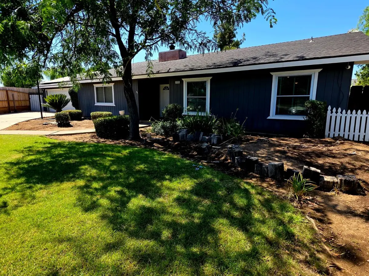 2214 Holt Avenue, Sanger, CA 93657 - #1
