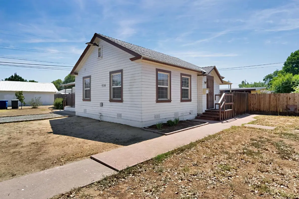 516 W 7th Street, Madera, CA 93637 - #1