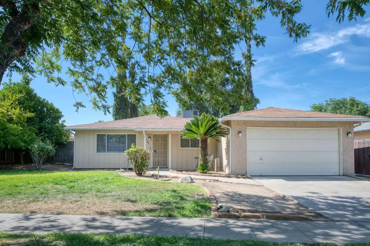 5904 E Pontiac Way, Fresno, CA 93727 - #1
