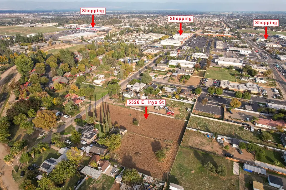 5526 E Inyo Street, Fresno, CA 93727 - #1