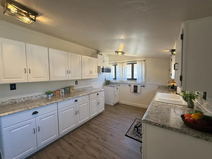 954 S 1st Street, Kerman, CA 93630 - #3