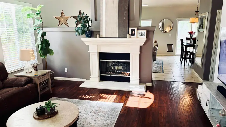 1190 E Carnoustie Avenue, Fresno, CA 93730 - #3