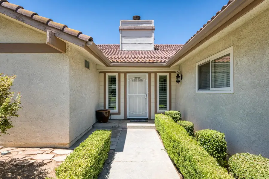 6329 N Gilroy Avenue, Fresno, CA 93722 - #2