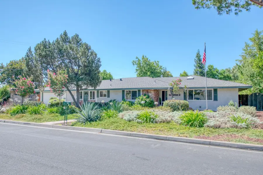 683 W Browning Avenue, Fresno, CA 93704 - #2