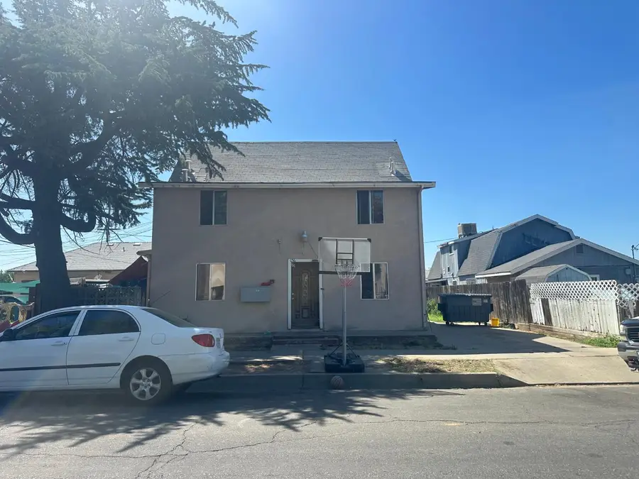 156 W Ventura, Dinuba, CA 93618 - #2