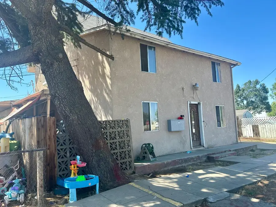 156 W Ventura, Dinuba, CA 93618 - #3