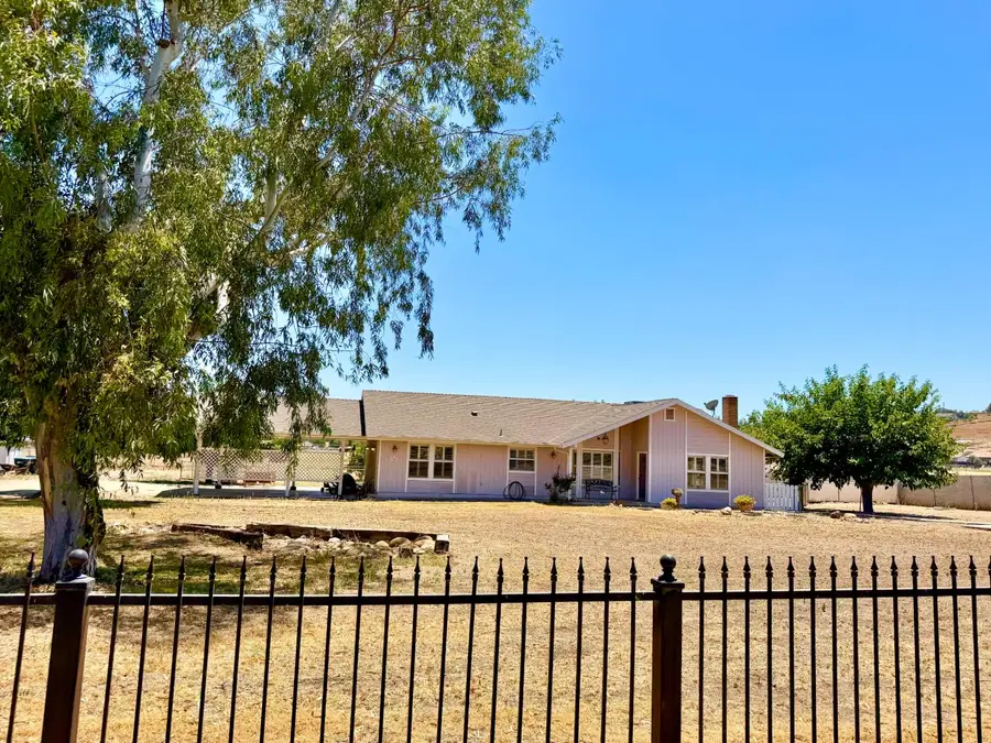 141 W Reid Avenue, Porterville, CA 93257 - #2