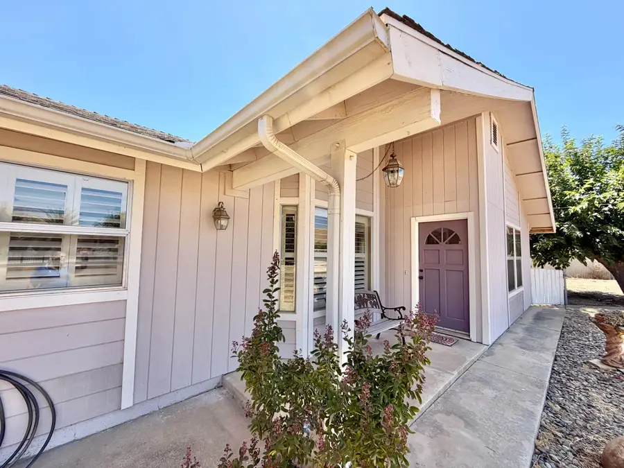 141 W Reid Avenue, Porterville, CA 93257 - #3