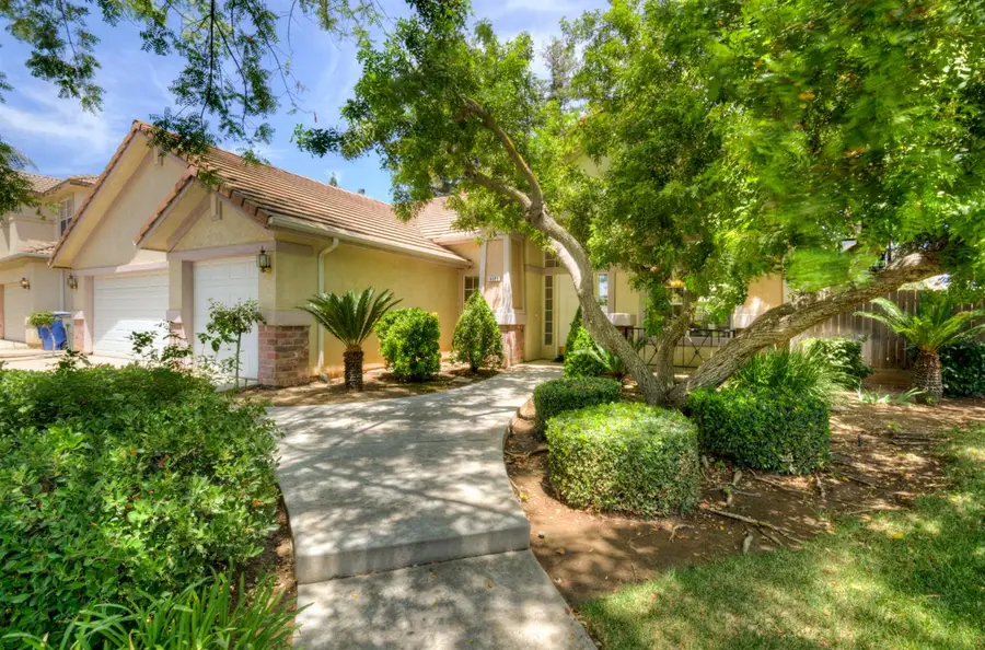 5508 W Bluff Avenue, Fresno, CA 93722 - #2
