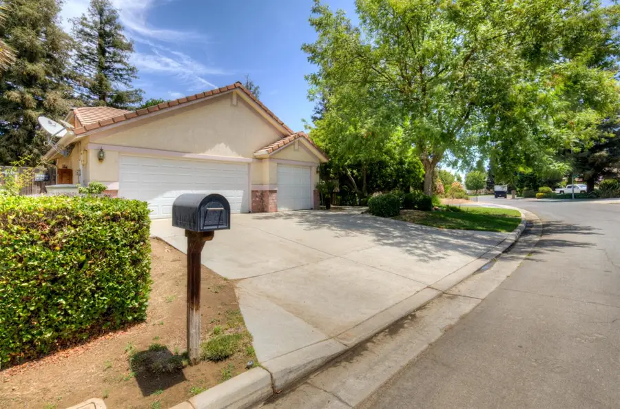 5508 W Bluff Avenue, Fresno, CA 93722 - #3