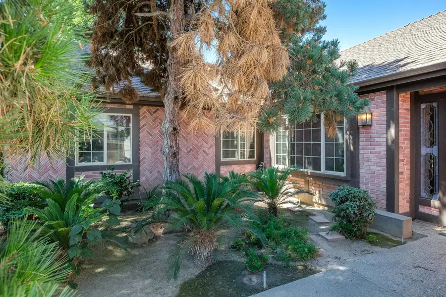 647 W Sycamore Court, Reedley, CA 93654 - #3