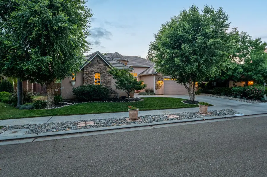 1840 N Duke Avenue, Clovis, CA 93619 - #2