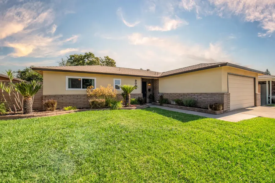 3056 W Acacia Avenue, Fresno, CA 93722 - #2