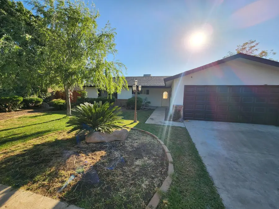 215 N Sylmar Avenue, Fresno, CA 93727 - #3