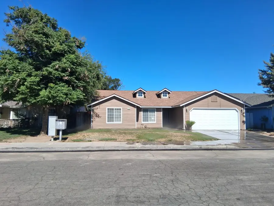 2238 N Milburn Avenue, Fresno, CA 93722 - #2