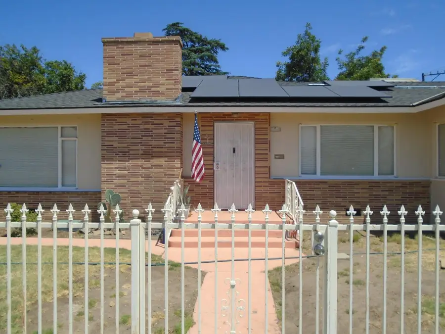 412 W Floradora Avenue, Fresno, CA 93728 - #2