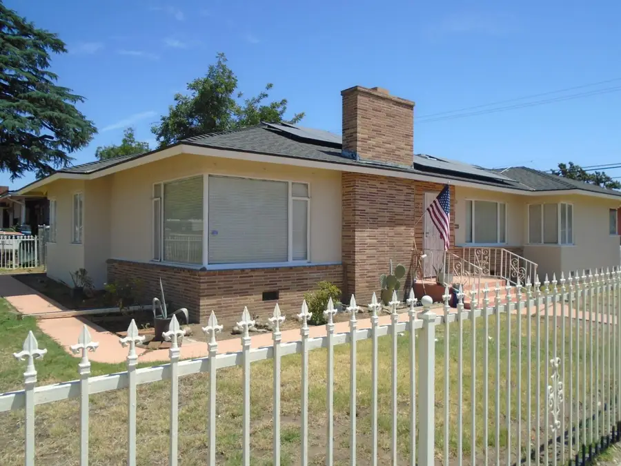 412 W Floradora Avenue, Fresno, CA 93728 - #3