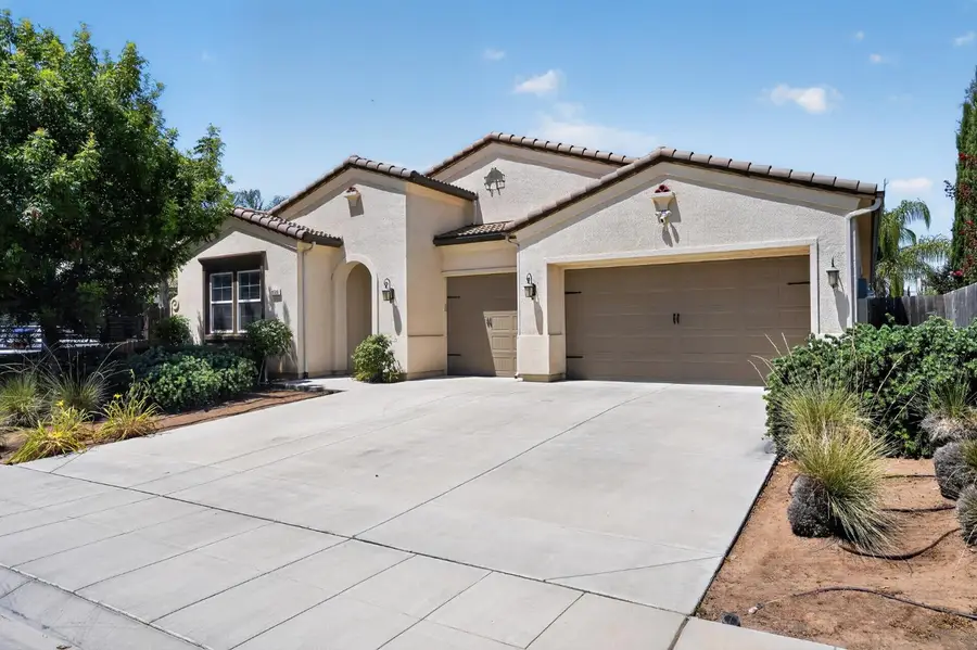 3586 Junipero Avenue, Clovis, CA 93619 - #2