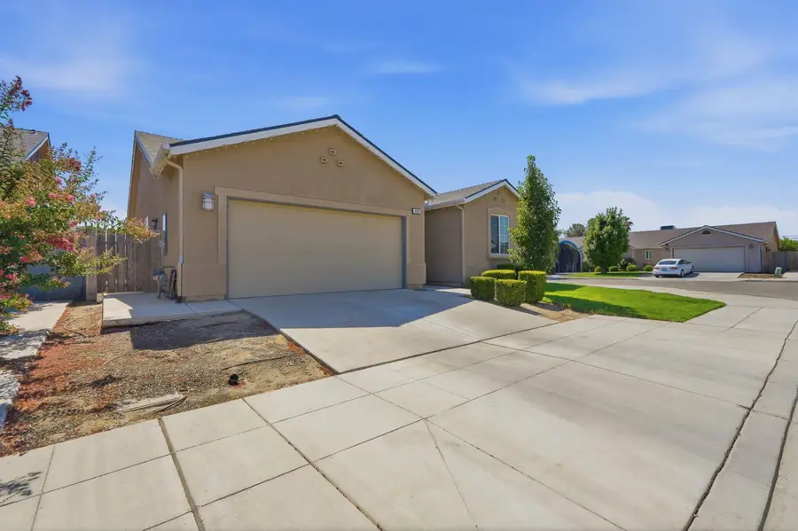 8482 15th Street, Parlier, CA 93648 - #3