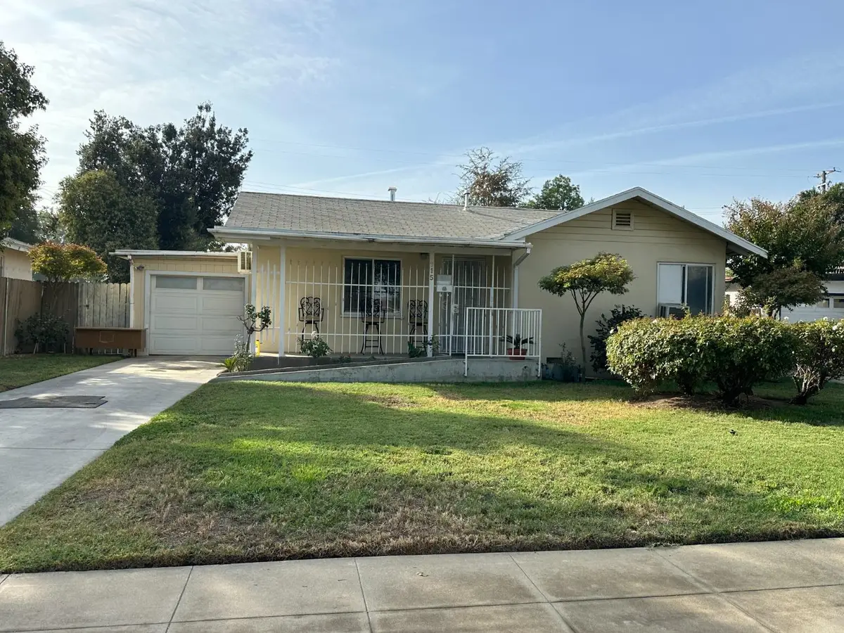 915 W Fountain Way, Fresno, CA 93705 - #1