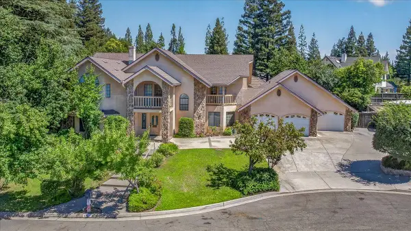 493 W Bluff Avenue, Fresno, CA 93711