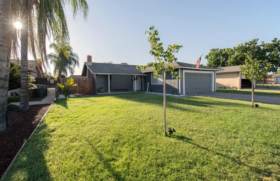 3061 Cindy Avenue, Clovis, CA 93612 - #2