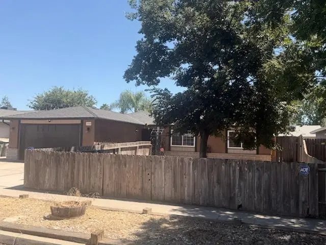 5954 E Pontiac Way, Fresno, CA 93727 - #3