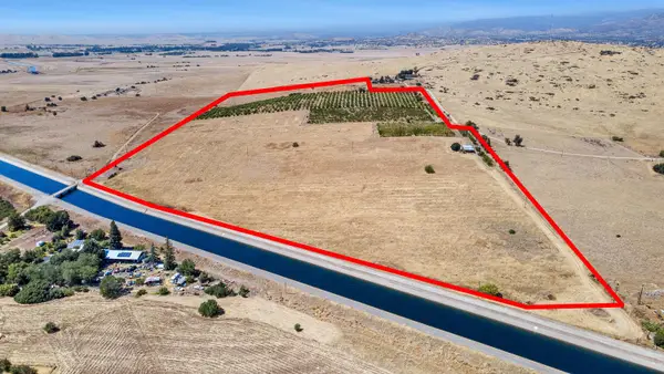 5374 N Zediker Avenue, Sanger, CA 93657