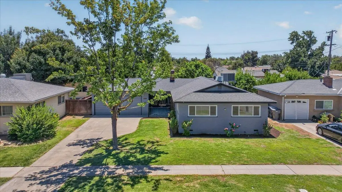 2302 E Fedora Avenue, Fresno, CA 93726 - #1
